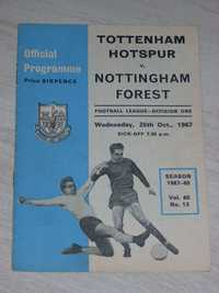 Английски футболни програми на Тотнъм Хотспър от 1967, 1968 и 1970-73