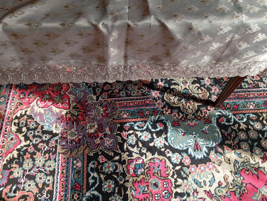 Кресло и журнальный столик