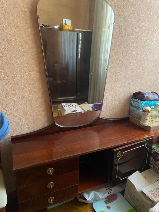 Трюмо с зеркалом