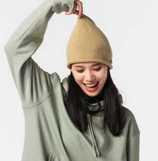 Шапка бини beanie бежевая унисекс Decathlon