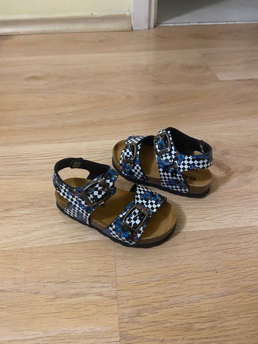 Чисто нови сандали Kickers