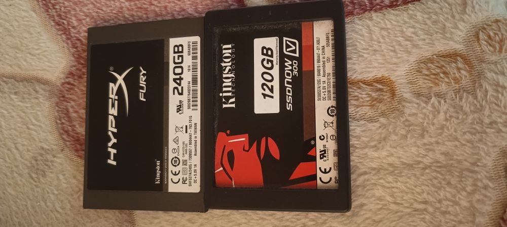 HDD ssd Kingston prețul este la pereche.