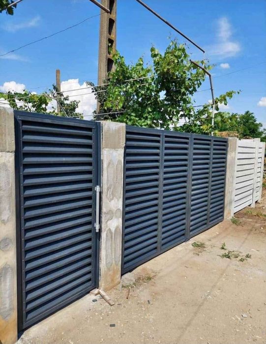 Porti si garduri din plasa bordurata sau jaluzea
