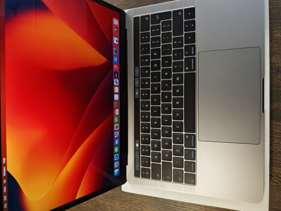 Macbook Pro 2017-13.3" Touchbar 16 GB RAM 512 GB