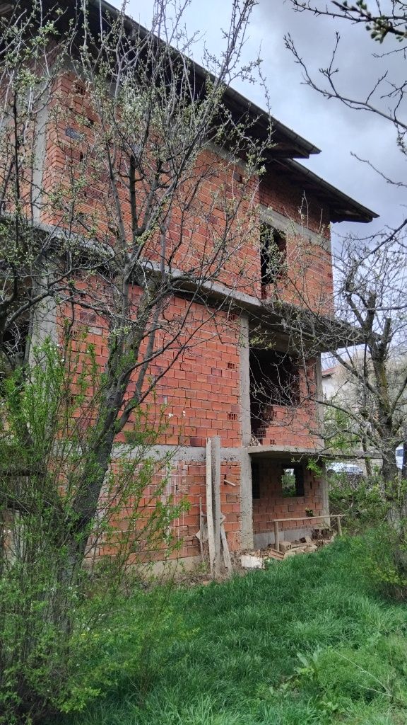 Продава къща в с.Згурово обл.Кюстендил
