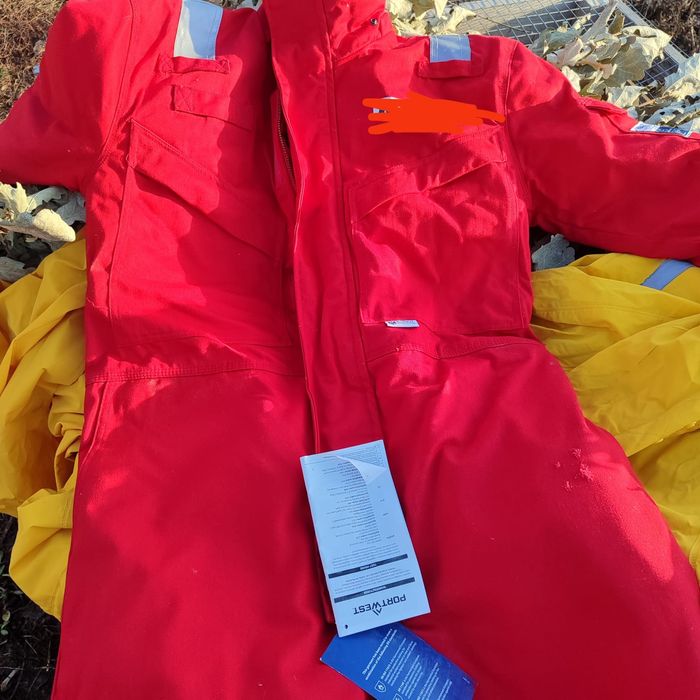 2 комбинезона и 2 дождевых Плаща продаётся