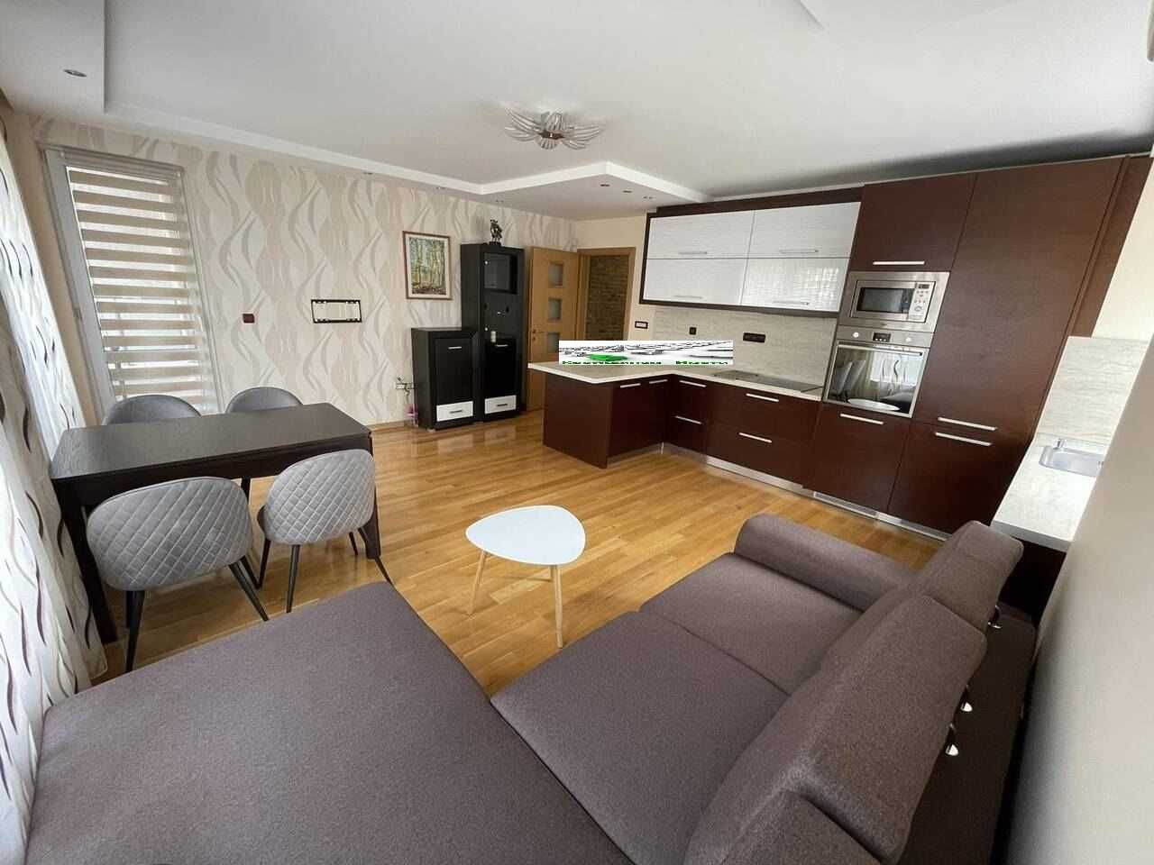Дава се под наем Тристаен апартамент в Пловдив, Център - 90 кв.м за 586.5 € - Снимка #1