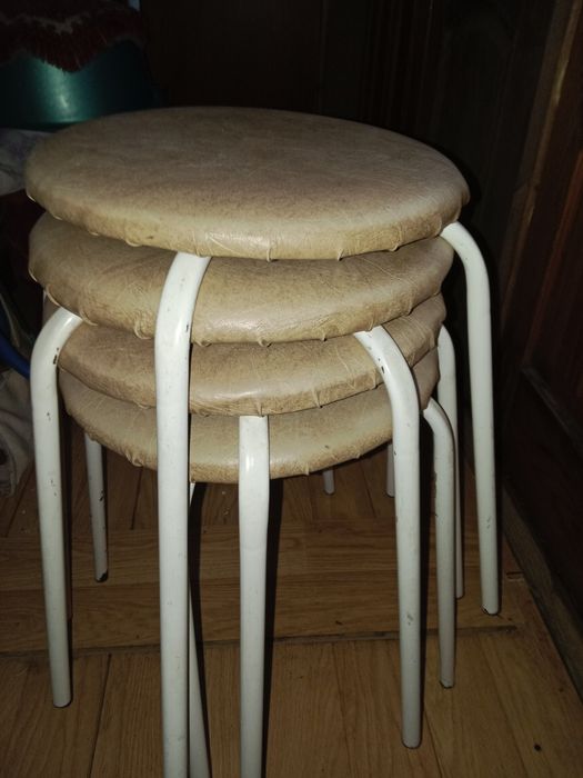 Продам или обменяю 4 штук стулья