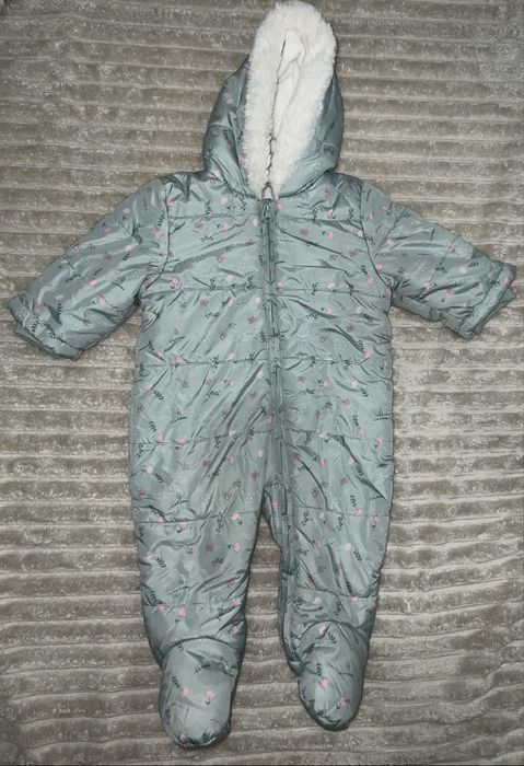 Фирменный теплый комбинезом зимний