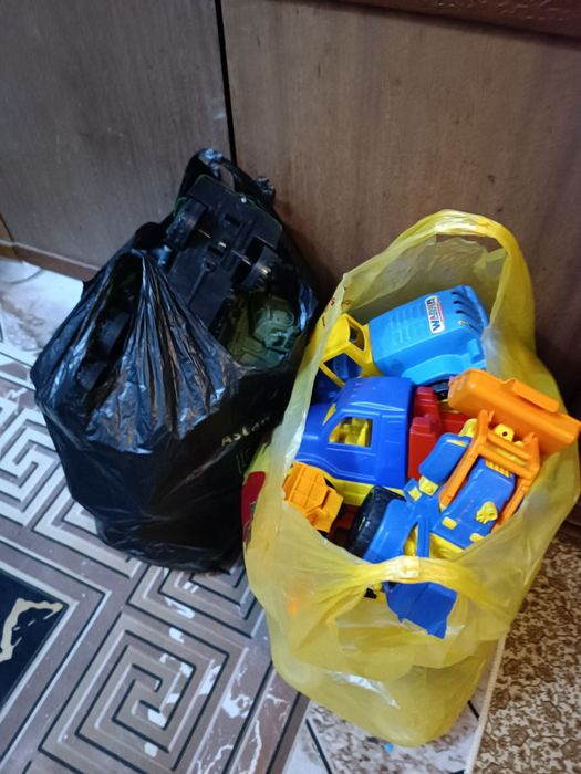 Два пакета машинки