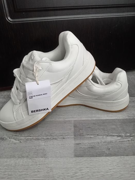 Adidași albi, mărime 36,marca Bershka
