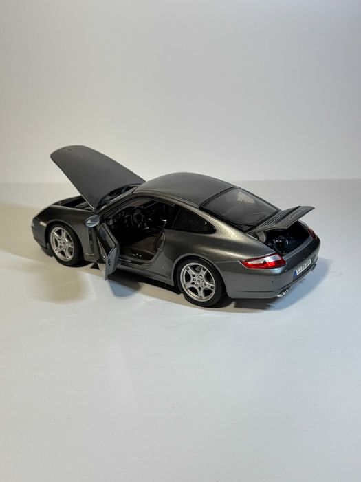 Porsche 911 Carrera S la Scara 1:18 1/18 Maisto Macheta Mașinuța