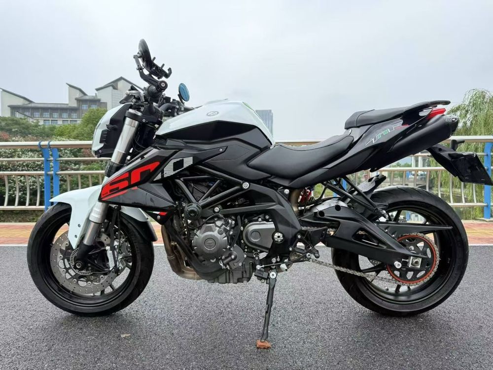 Городской мотоцикл Benelli TNT 600