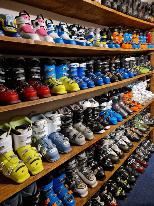 Schiuri dama clapari schi bete ski casca