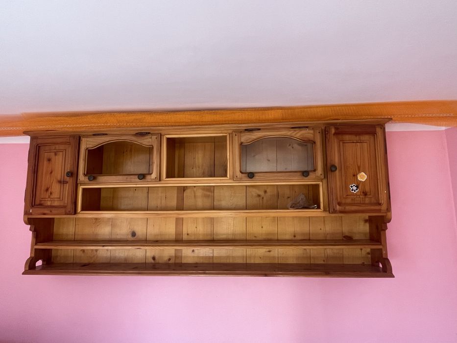 Mobiler prelucrat din lemn