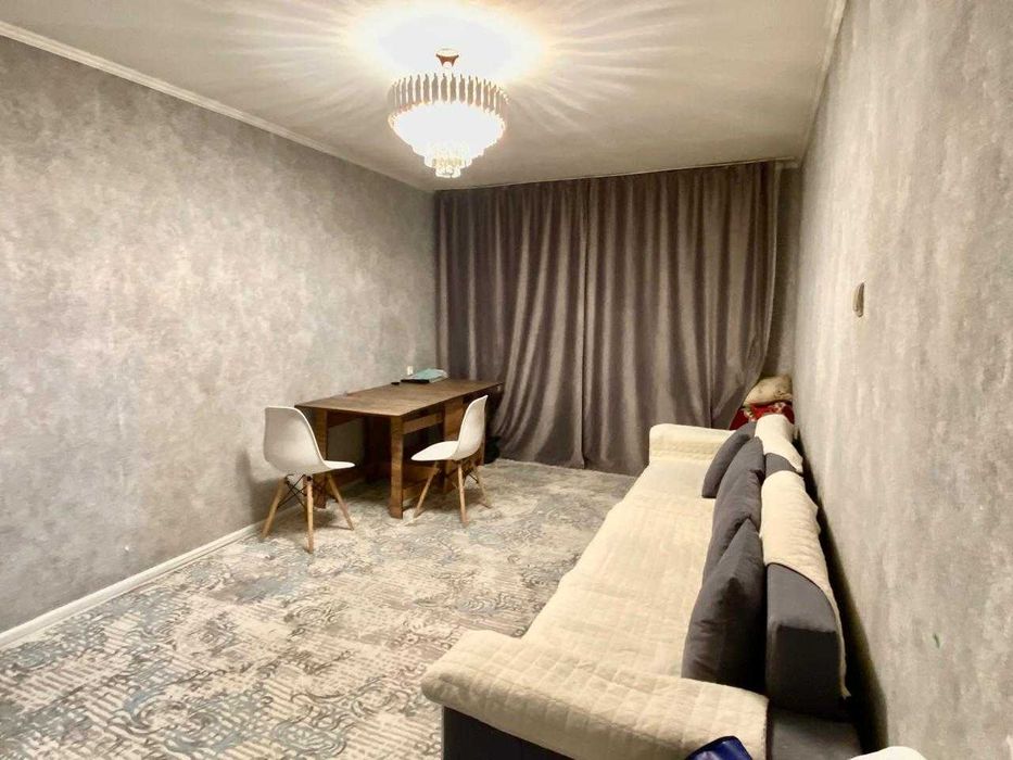 Срочно! Продам 2-комнатную квартиру в 14 мкр 3 этаж,заезжай и живи!