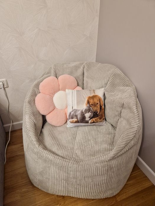 Fotoliu tip bean bag (decoratiunile nu sunt incluse)