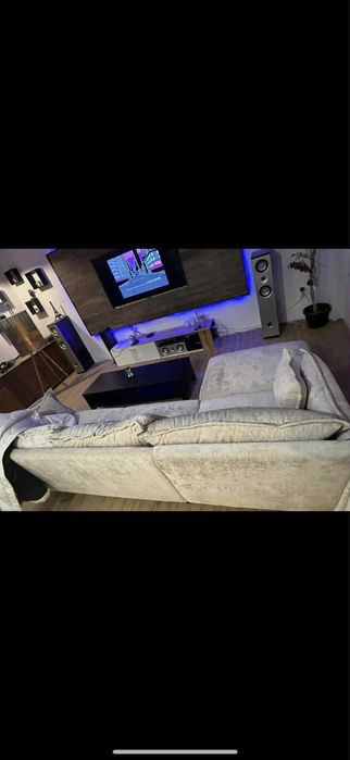 Диван г образен .