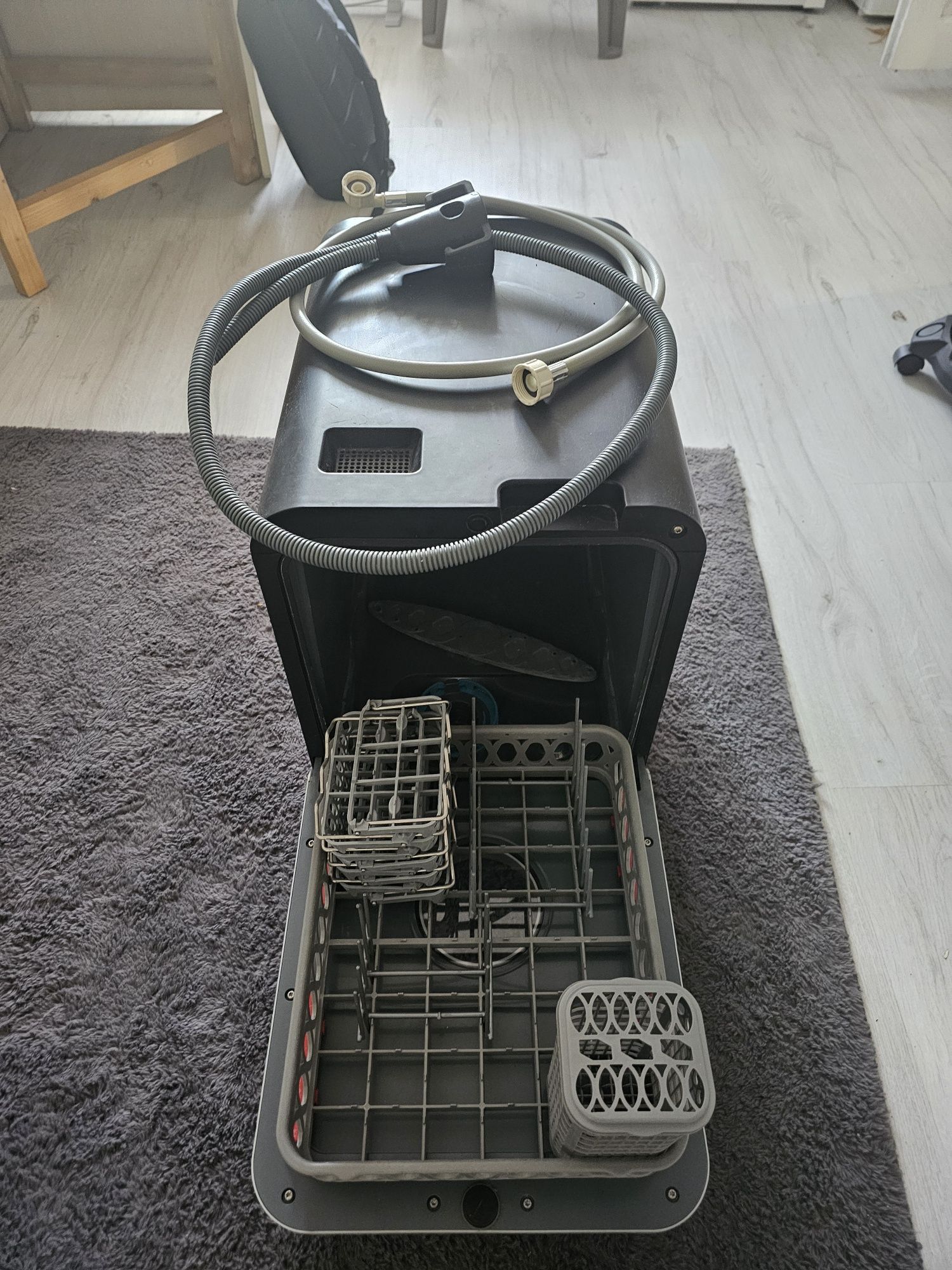 Masina de spalat vase compacta