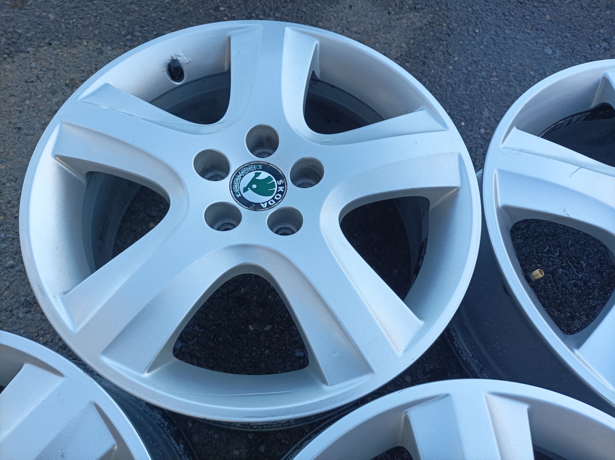 16" 5x100x57,1  оригинални алуминиеви джанти за Skoda.