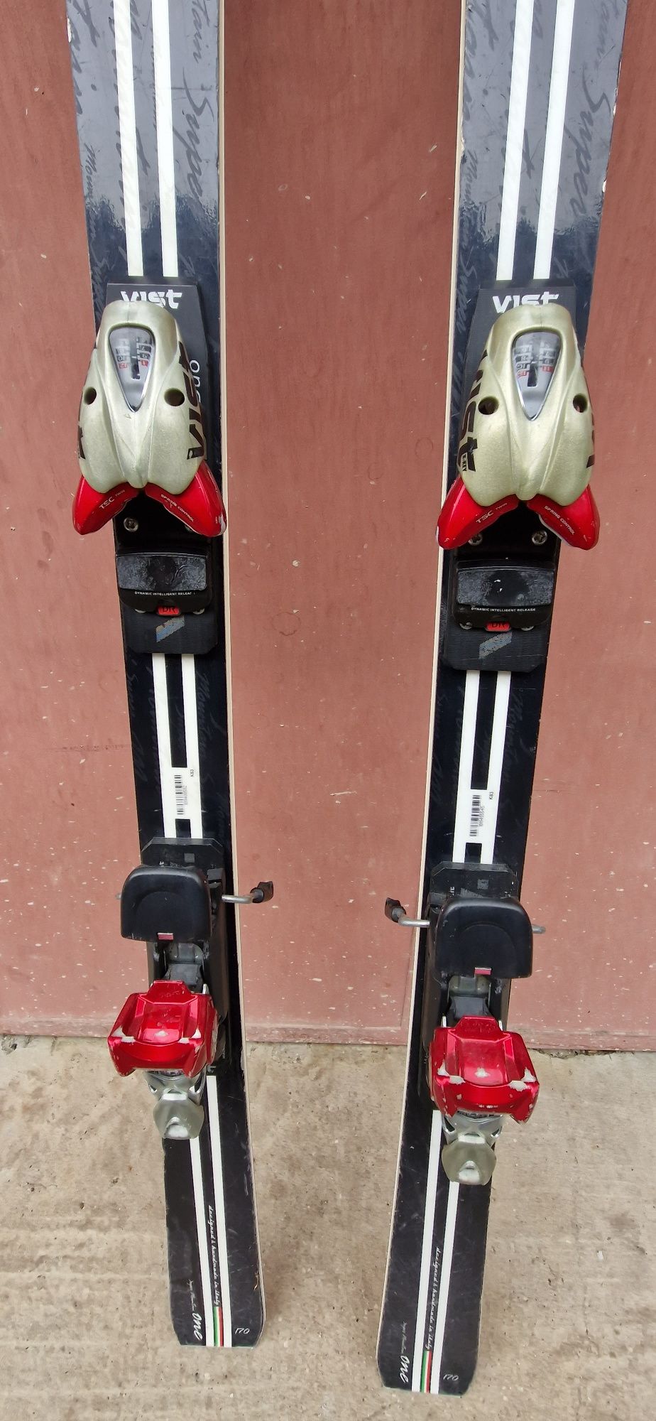 Продавам карвинг ски VIST ръчнa изработка с автомати