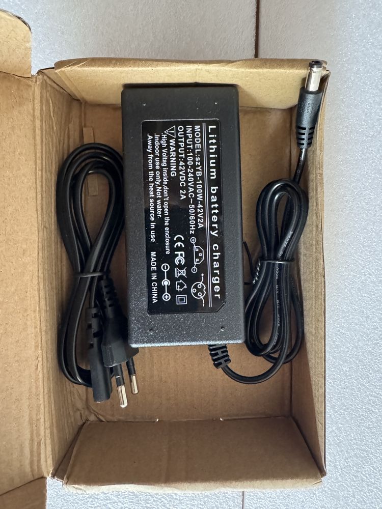 Incarcator clasic, usor de 36V(42 V), mufa 5,5X2,1mm pentru trotinete