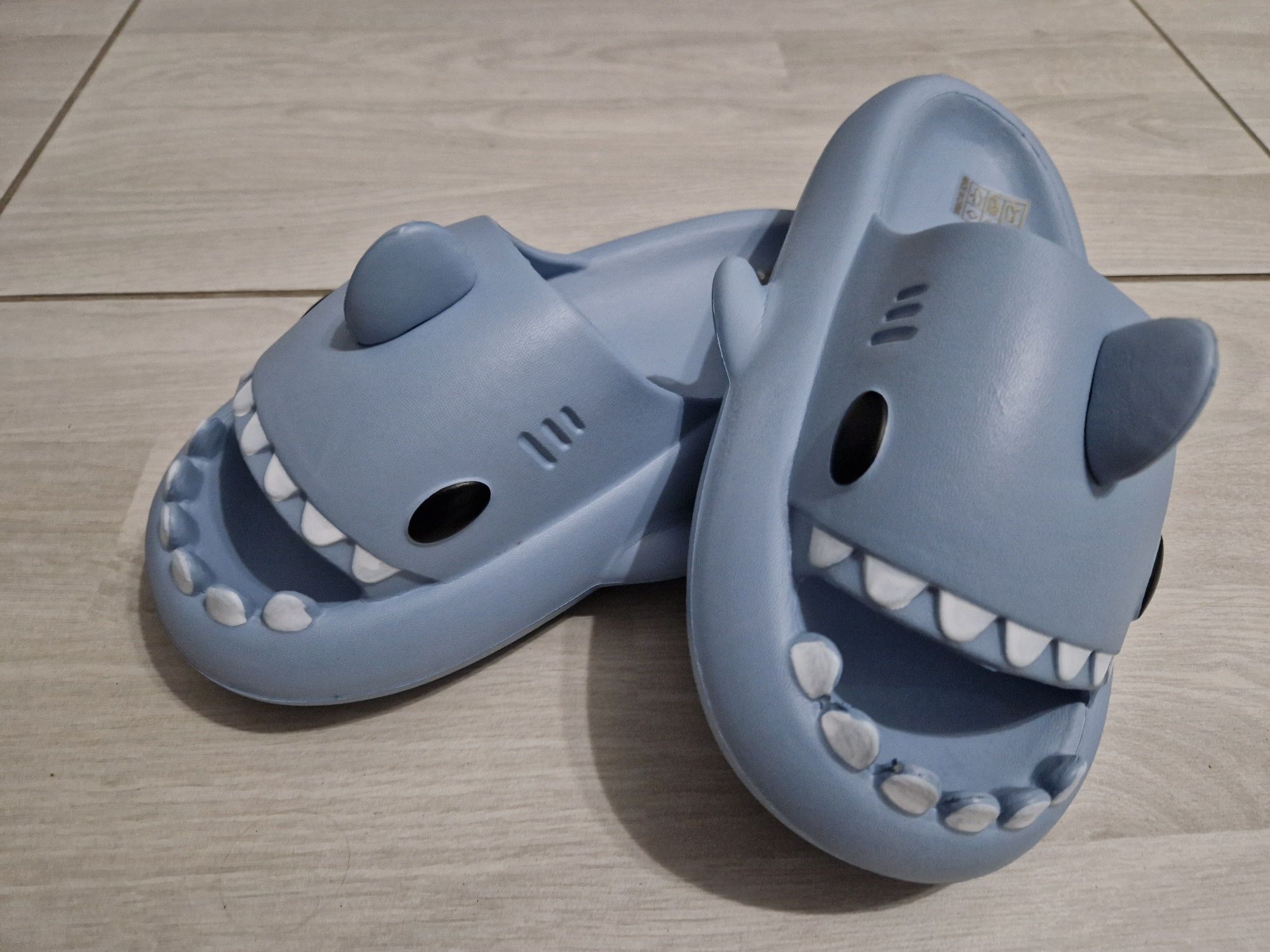 Papuci comfy shark / rechini unisex - mărimea 38