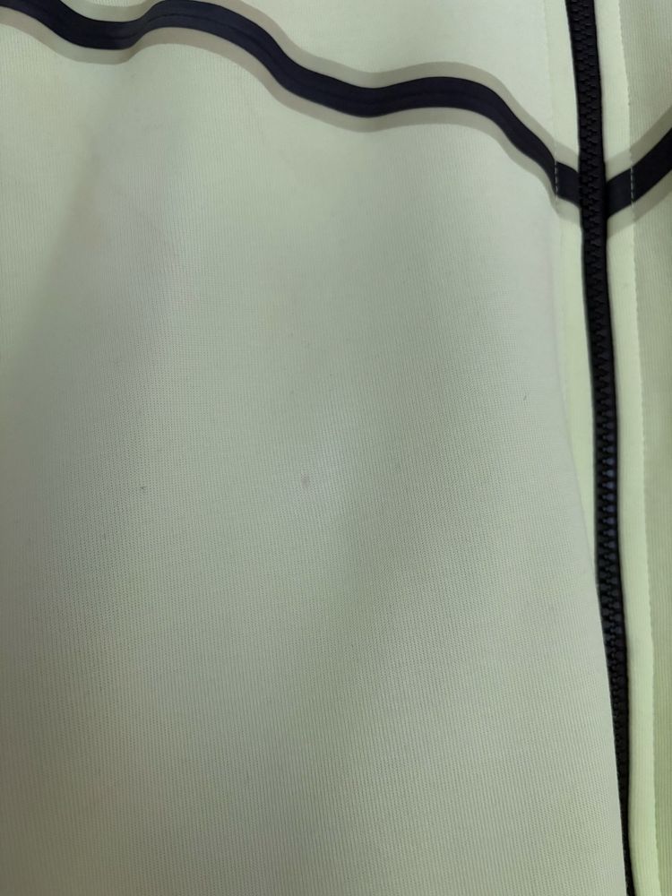 Продавам nike tech