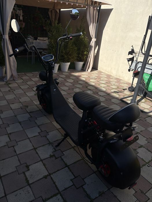Scuter electric moped citycoco