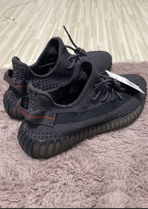 Vând yeezy 350 boost black reflective