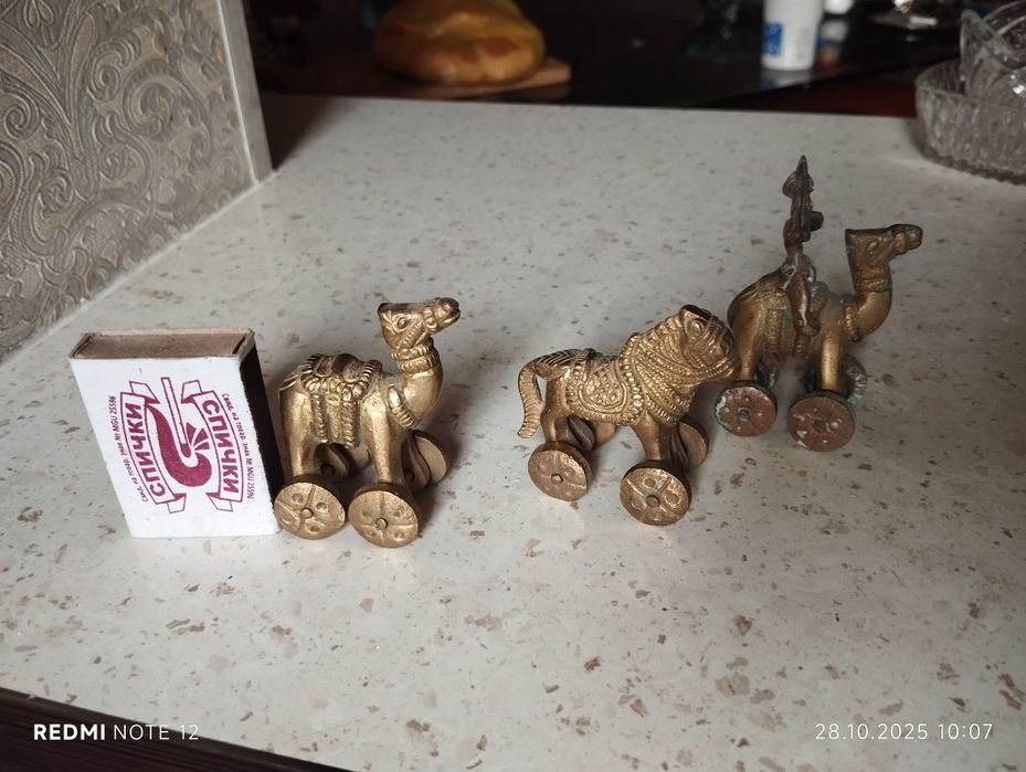Старые бронзовые игрушки
