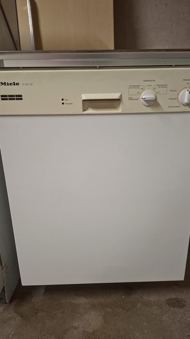 Vând mașină de spălat vase Miele