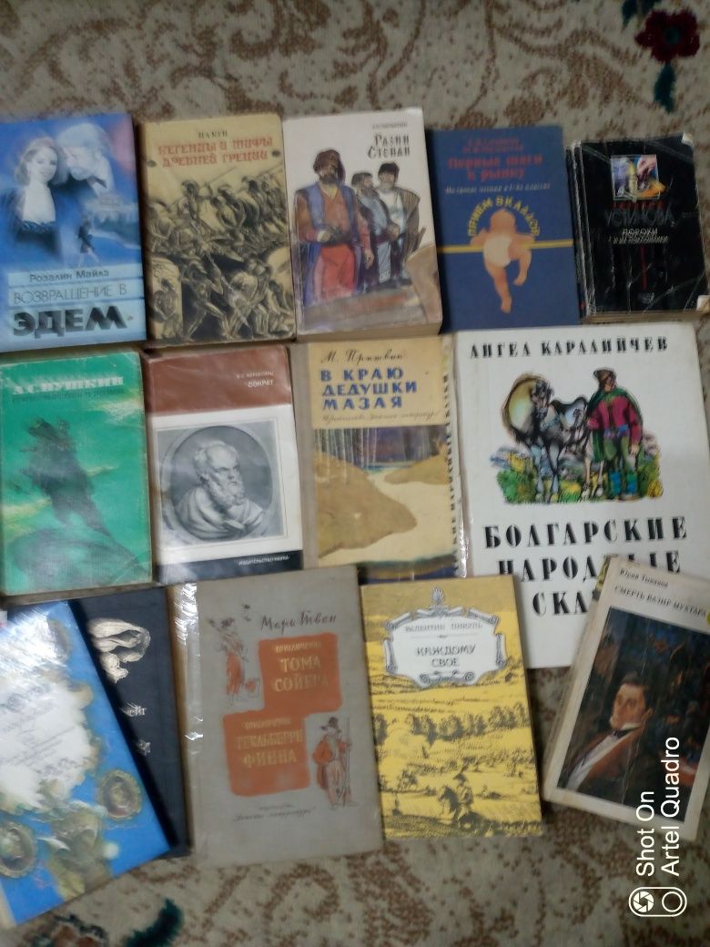 Книги в ассортименте