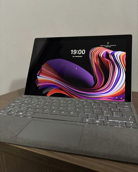 Microsoft Surface Pro-i5, 8 GB RAM, 240 SSD + tastatura