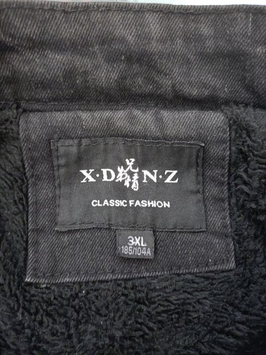 Продается куртка в среднем состоянии