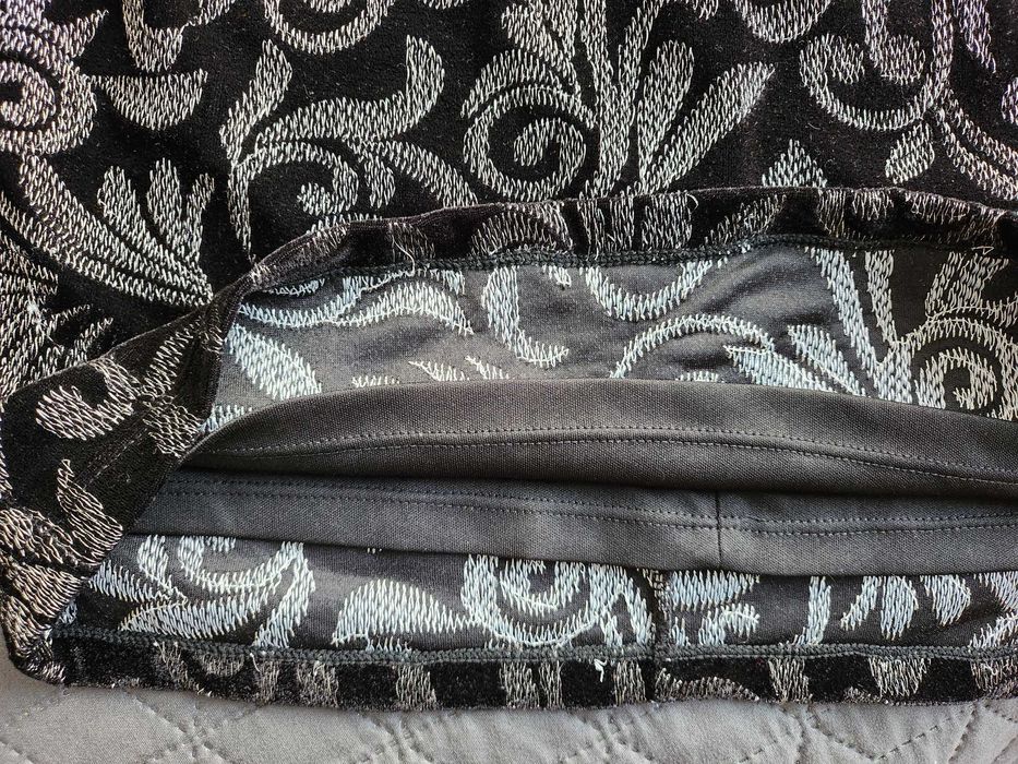 Черна рокля с дълъг ръкав