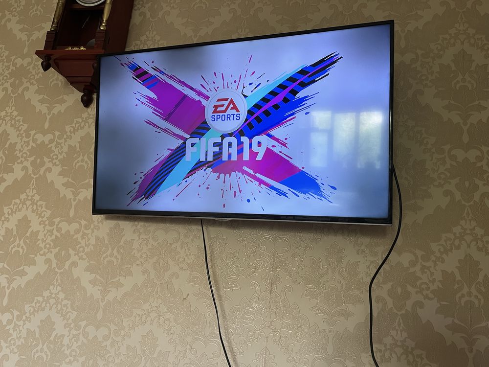 Продам xbox 360 прошит на freeboot в идеальном состоянии 25+ дисков