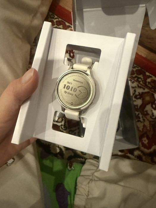 Часовник Garmin Lily 2 active