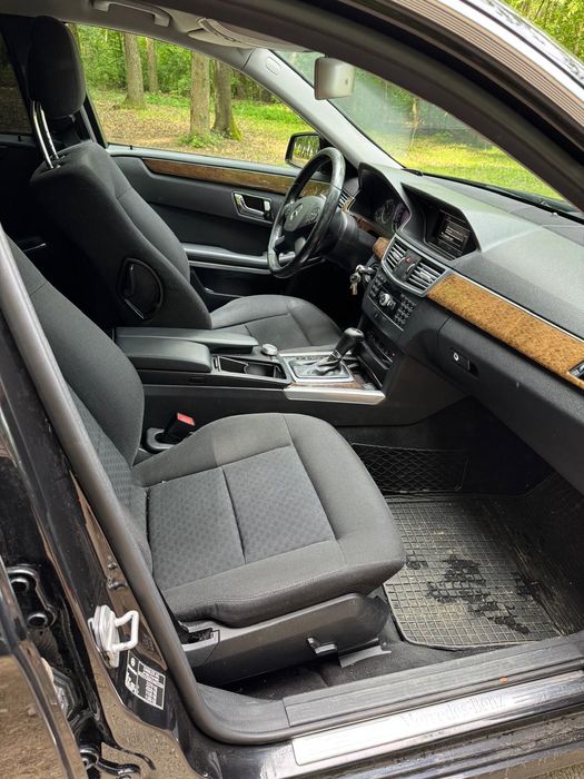 Vând Mercedes E class 2010