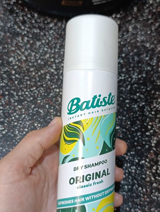 Продам сухой шампунь марки batiste б/у