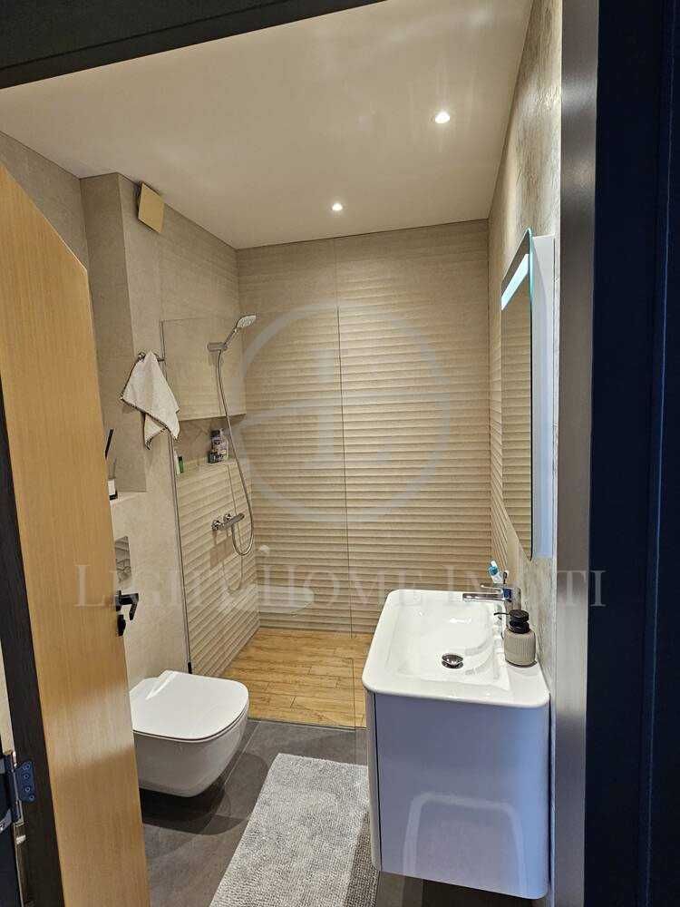 Продава се Къща в с. Марково, Област Пловдив - 365 кв.м за 2000 €/кв.м - Снимка #8