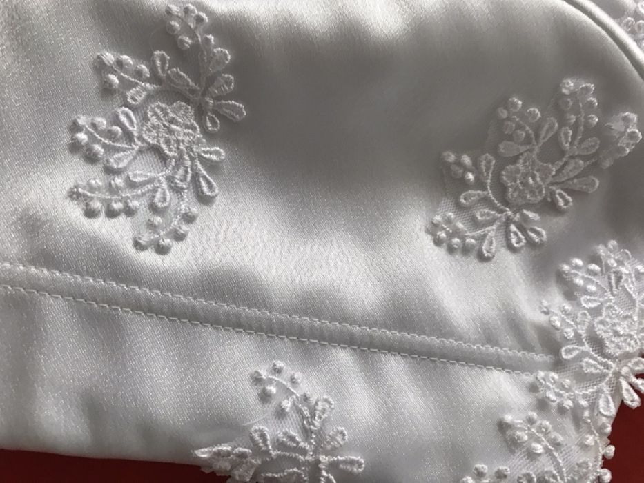 Corset si fusta cu aplicatii din dantela