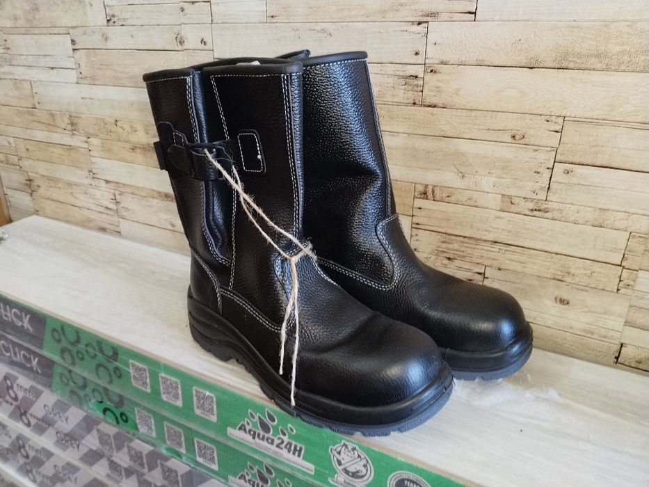 Продаю летний рабочие сапоги.