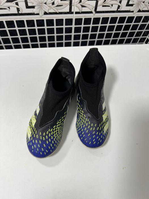 Addidas оригинал 28 размер 100 тысяч