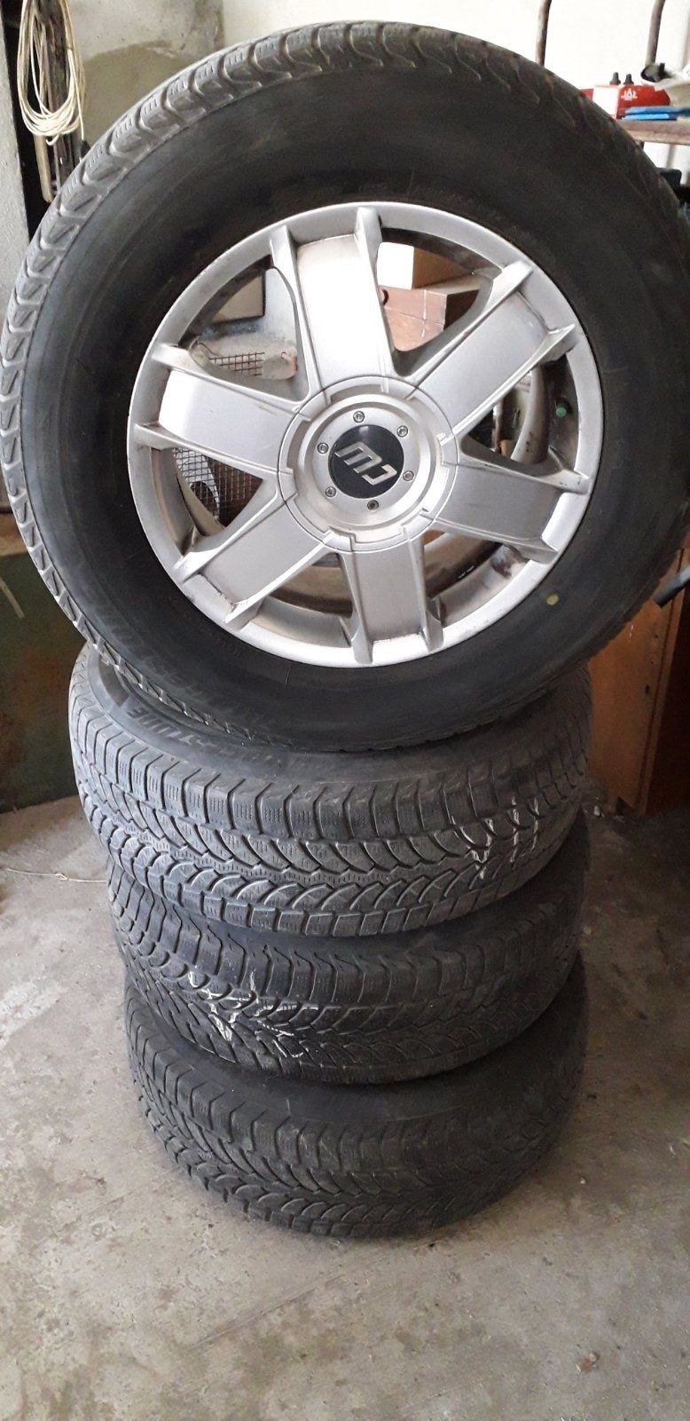 Гуми 235/65/17 Bridgestone Blizzak lm80