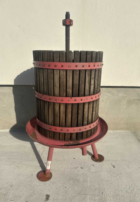 Teasc si zdrobitor manual pentru struguri