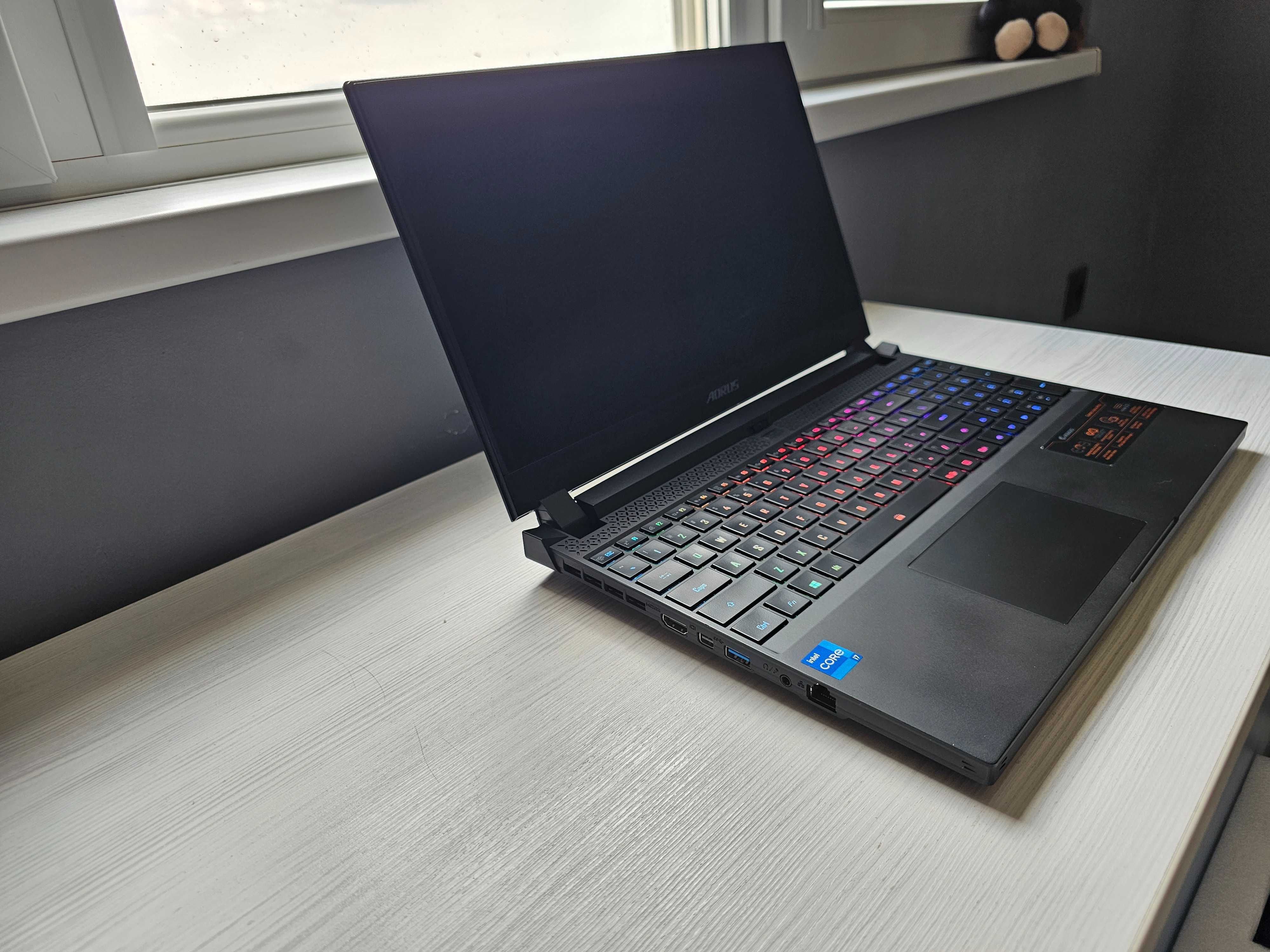Gigabyte - AORUS 15P KD, 15.6" FHD 240Hz, i7 11800H, RTX 3060