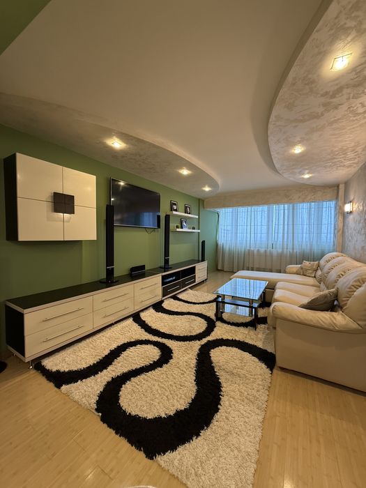 Inchiriez apartament