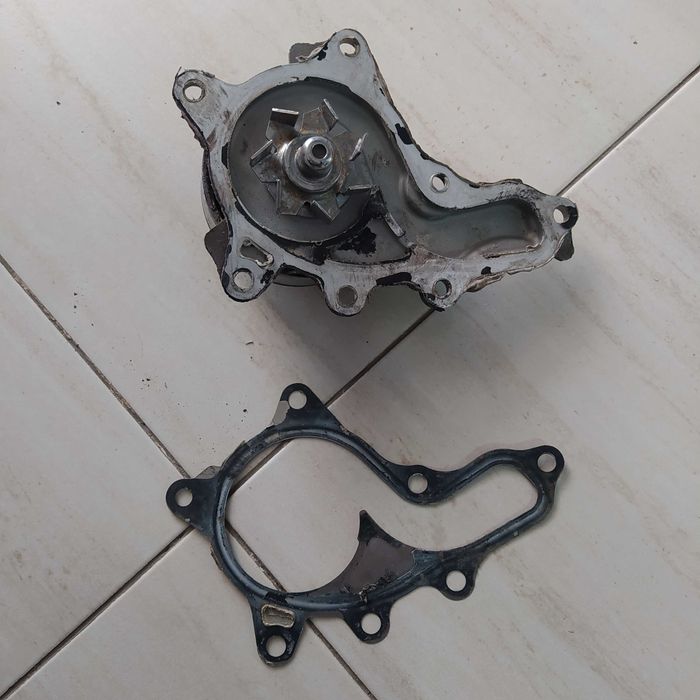 Помпа на Toyota Camry 50 / Водяной насос на Toyota Camry 50