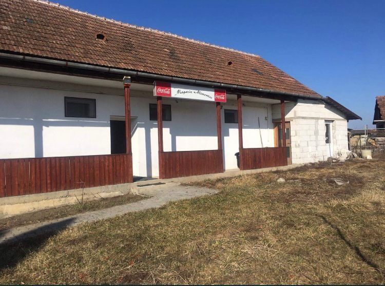 Casa de vânzare cu curte